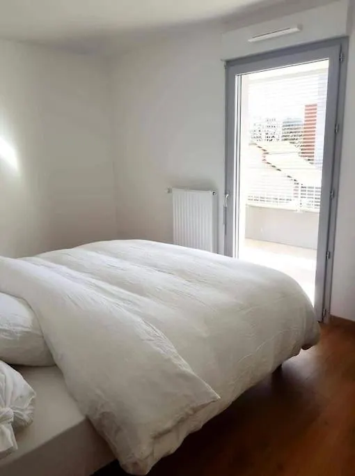 Calme Avec Beau Balcon & Parking A La Courrouze, Proche Centre Apartment Rennes