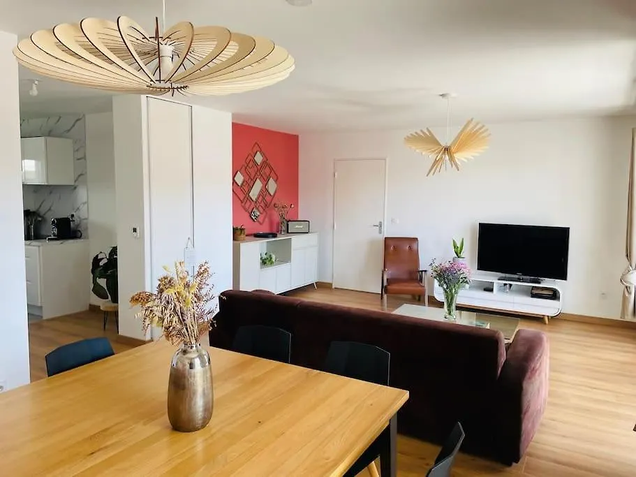 Calme Avec Beau Balcon & Parking A La Courrouze, Proche Centre Apartment Rennes